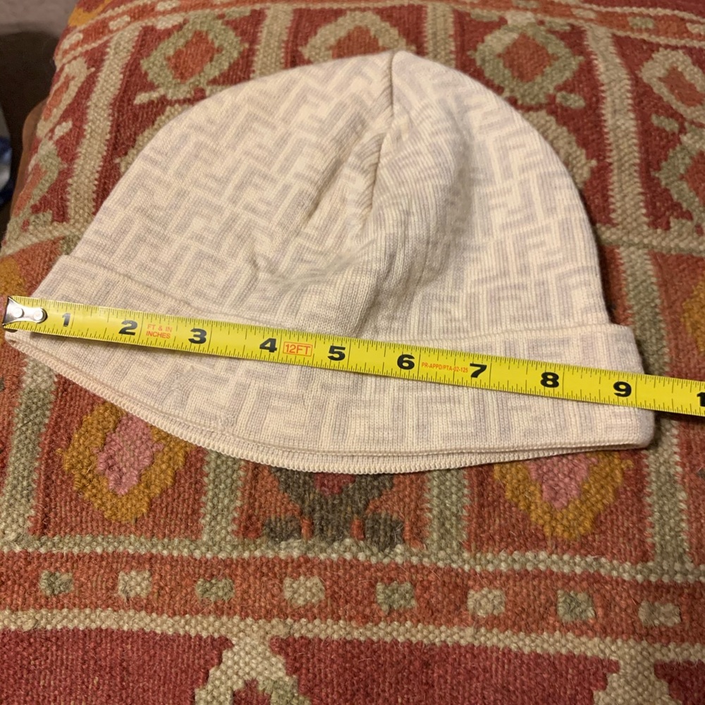 SOLD** FENDI Vintage  Knit Beanie Hat Ivory & light grey FF - Picture 14 of 15